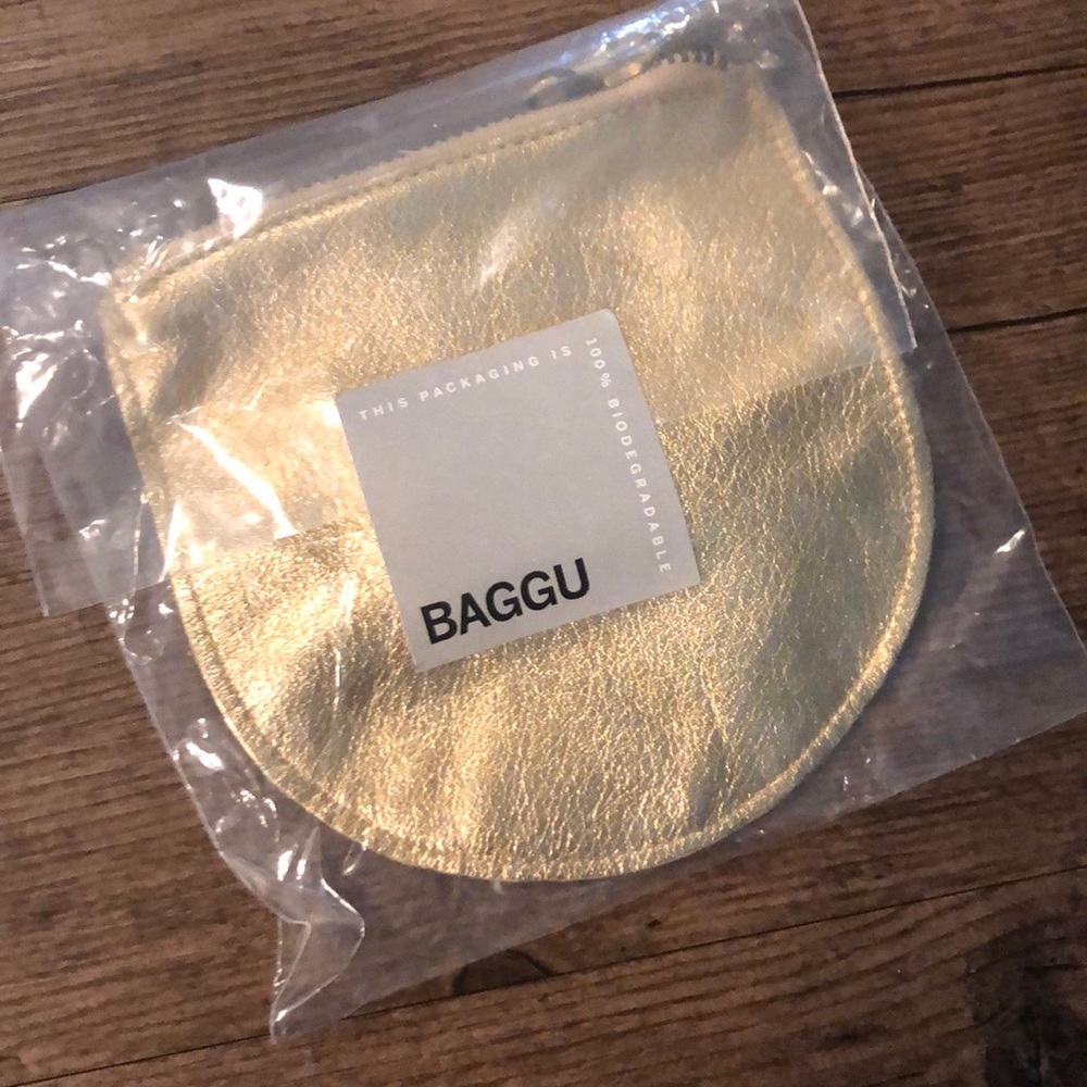 BAGGU leather pouch